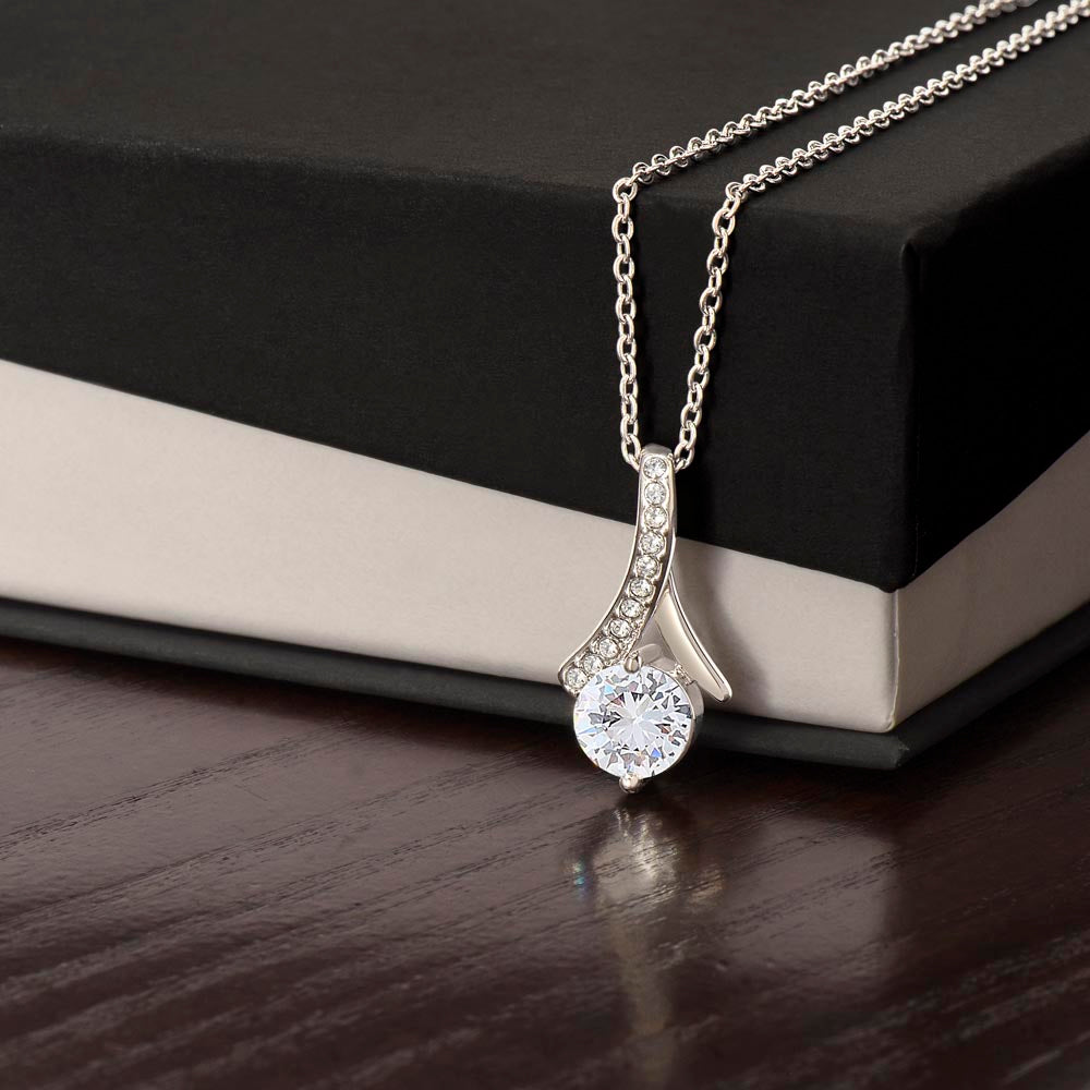 Alluring Beauty Women's Necklace