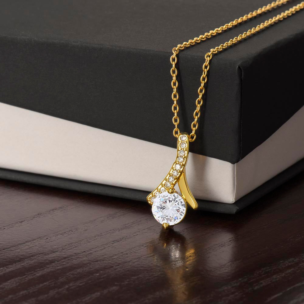 Alluring Beauty Women's Necklace